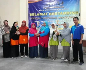 Beginilah Serunya Ibu-Ibu ketika Bermain Pingpong