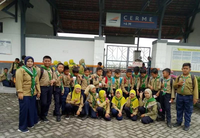 Serunya Bertualang Naik Kereta Antara Stasiun Cerme-Babat