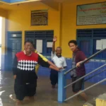 Kunjungi Sekolah Muhammadiyah yang Terendam Banjir, Kepala SMAM 10 Surabaya Dapat Curhatan