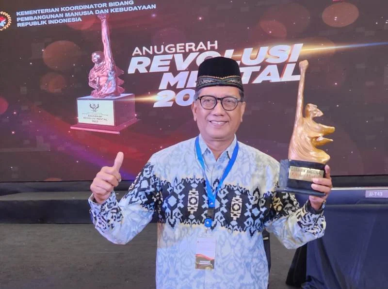 SMAMX Terima Anugerah Revolusi Mental