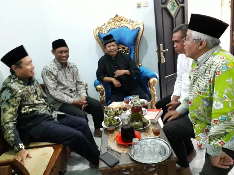 Ternyata Ada Hubungan antara Shalat dengan Menata Sandal Rapi di Masjid