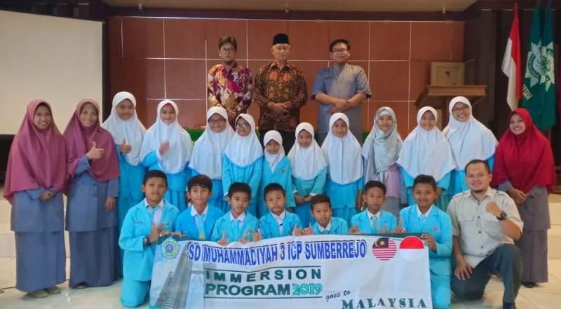 Siswa Kelas Internasional Ini Praktik Bahasa Inggris ke Malaysia