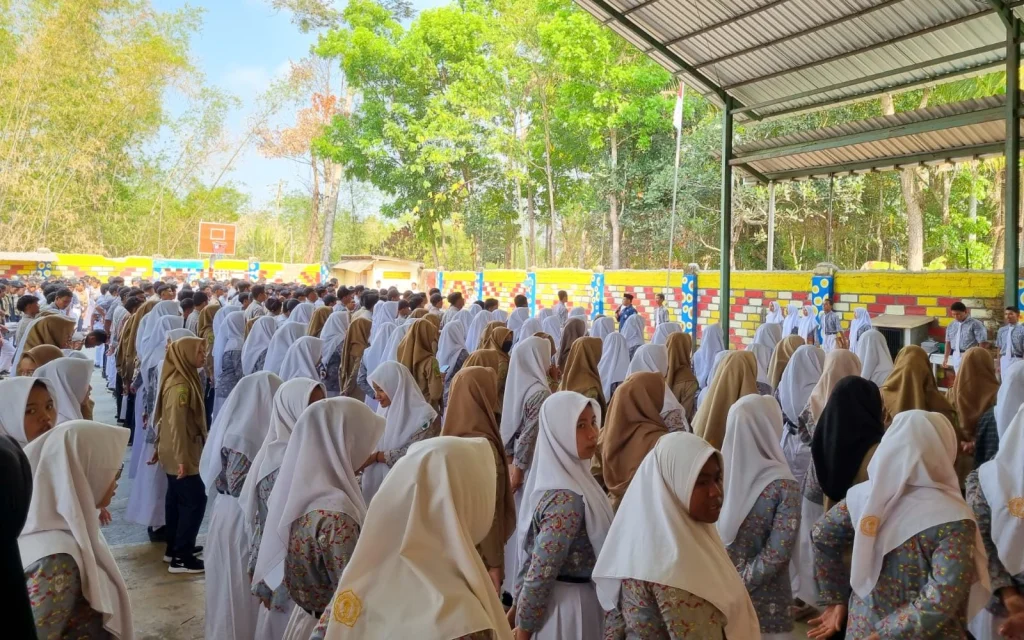 Filosofi Magnet dan Garam di Upacara Hari Sumpah Pemuda SMK Models 