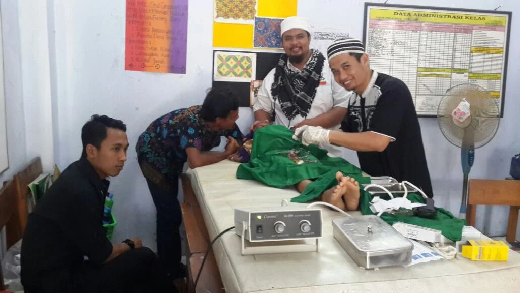 Hidupkan Sunnah, Para Pemuda Magetan Gelar Khitanan Massal