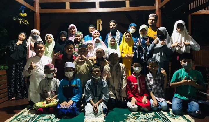 Terjebak Macet, Syaikh Palestina Terpaksa Naik Motor