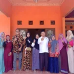 Guru Madrasah Ini Adakan Syawalan Keliling ke Para Senior