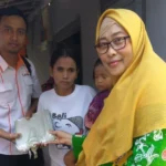 Aisyiyah Bagikan Genteng Kaca Warga, Begini Alasannya