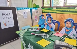 Saat Siswa TK Aisyiyah IV Ahmad Yani Bermain Peran Rumah Sakit Aisyiyah
