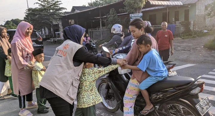 TK Aisyiyah 4 Situbondo Gandeng Lazismu Bagi Takjil