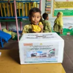 Siswa TK Ini Serahkan Celengan untuk Palestina