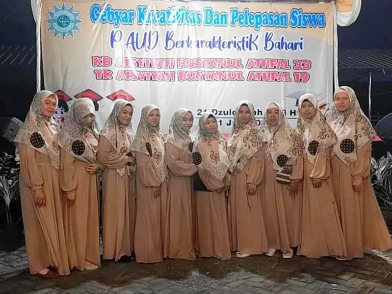 Panorama Senja Pantai di Wisuda Sekolah Ini