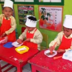 Anak Diajak Masak agar Menyukai Sayuran