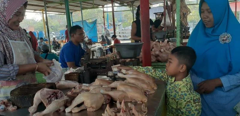 Diajak ke Pasar, Murid-Murid Belanja Titipan Mamanya