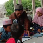 Pengalaman Pahit Masa Kecil Mendorong Ustadz Ini Jadi Guru Mengaji