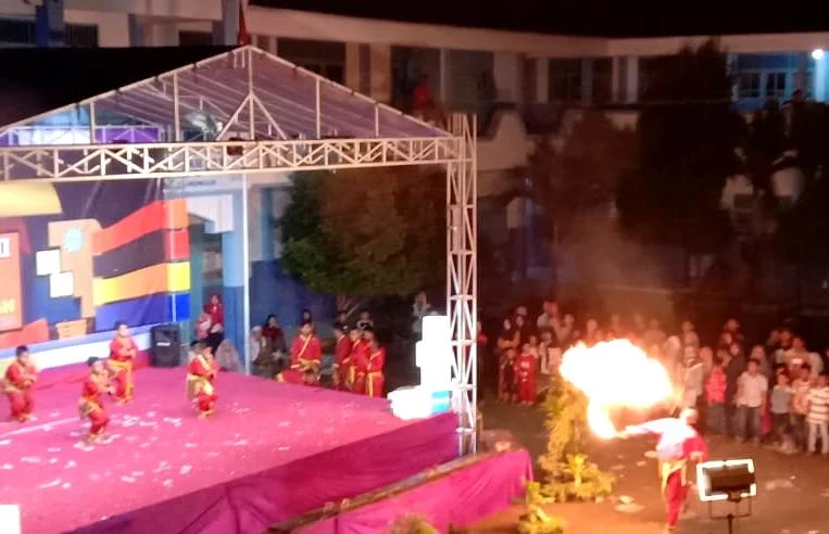 Atraksi Jurus Silat dan Semburan Api Mengagetkan Penonton Ini