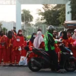 Tapak Suci Sambikerep Cari Berkah Ramadhan di Jalan