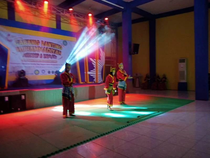 Sabetan Golok Pesilat Tapak Suci Berdenting Keras, Penonton Berteriak