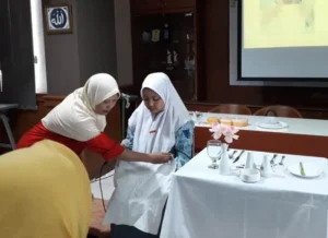 Di Acara Table Manner Ini Siswa Jadi Tahu Cara Meletakkan Serbet