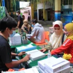 35 Tablet Pembelajaran Dibagikan ke Siswa Baru Sekolah Ini