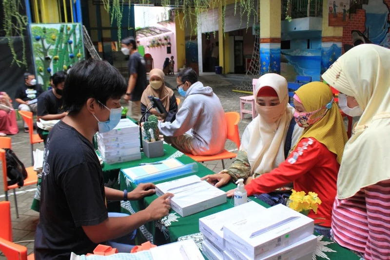 35 Tablet Pembelajaran Dibagikan ke Siswa Baru Sekolah Ini