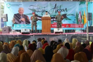 Din Syamsuddin Bicarakan Perempuan dalam Tabligh Akbar di Porong