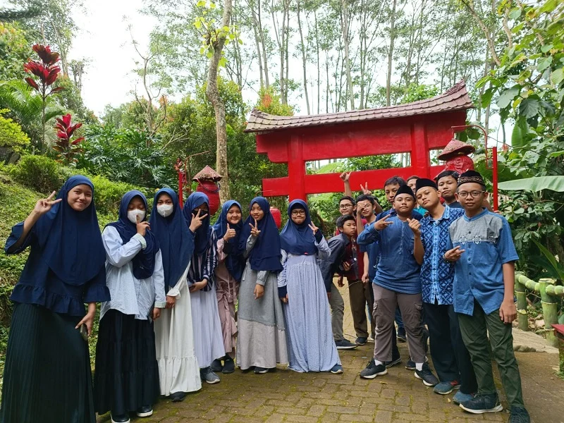 Peserta Tahfidh Camp Tadabur Alam Ekowisata Banyumili