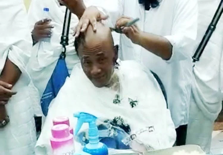 Usai Umrah, Jamaah Cukur Plontos