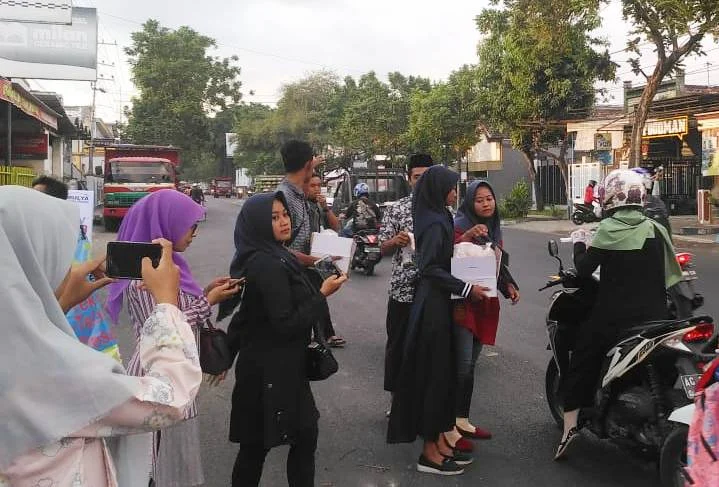 Makna Membagi Takjil di Akhir Ramadhan Dirasakan Siswa Ini