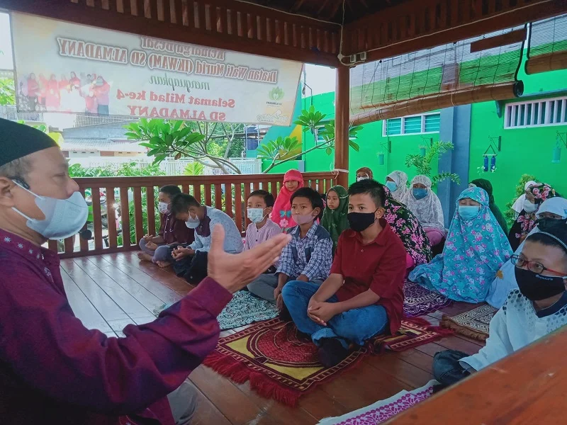 Taman Bunga SD Almadany Kuatkan Karakter Sosial