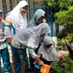 Ramai-Ramai Bawa Tanaman Sukseskan Gerakan 1000 Pohon