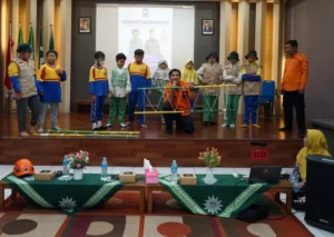 Belajar Tanggap Bencana, Siswa SDMM Latihan Evakuasi
