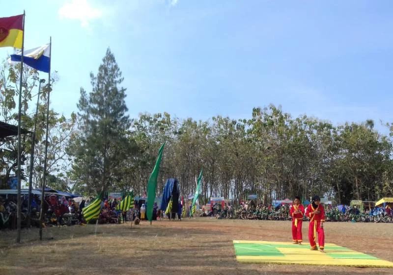 Dua Pesilat MIM Tampilkan Atraksi di Perkemahan HW