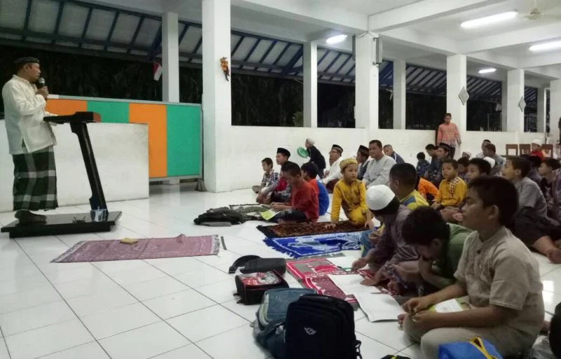 Tarawih Tertib Bonus Snack, di Sini Tempatnya