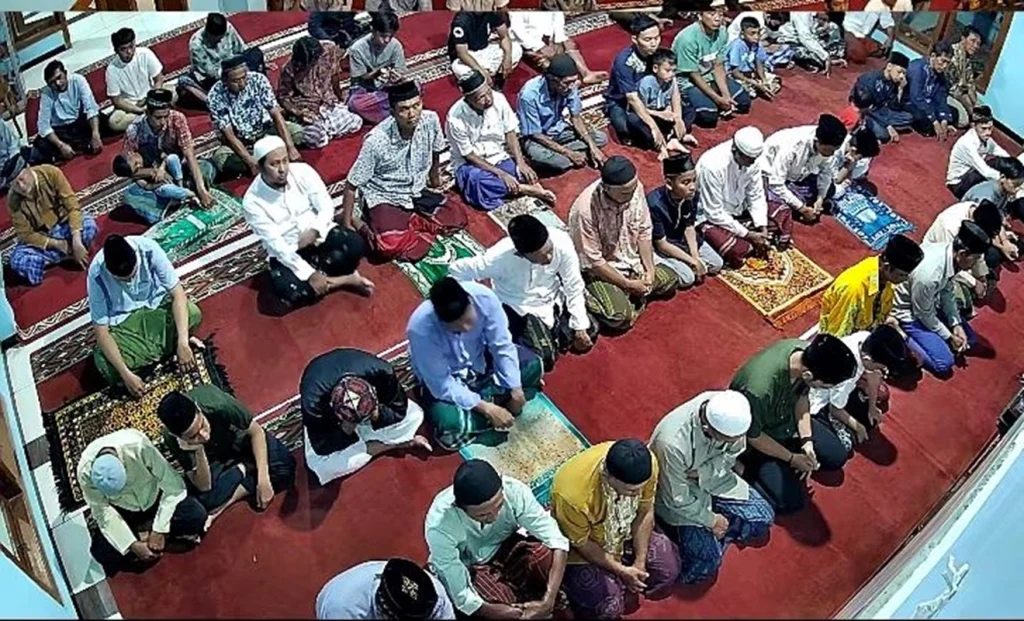 Tarawih Pertama, Jamaah Padati Masjid At-Taqwa Pandan