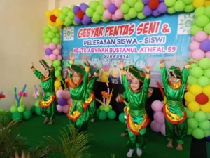 Bajul Ijo Menari di Wisuda Sekolah Ini