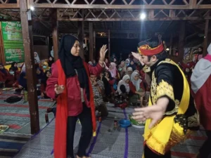 Teliti Budaya Desa, Mahasiswa Ini Merasakan Sensasi Tarian Gandrung