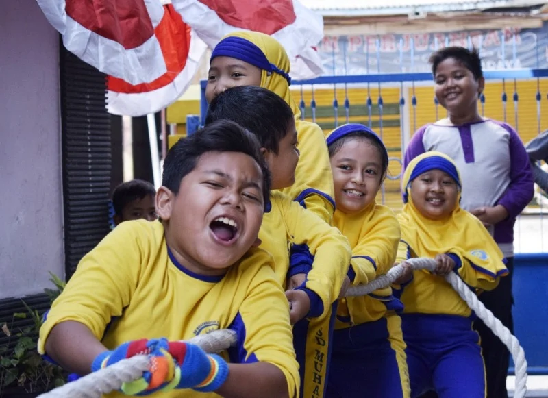 Serunya Lomba Tarik Tambang Ini Bisa Jadi Bahan Cerita ke Orangtua