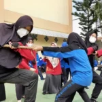 Serunya Lomba Tarik Tambang di Sekolah Ini