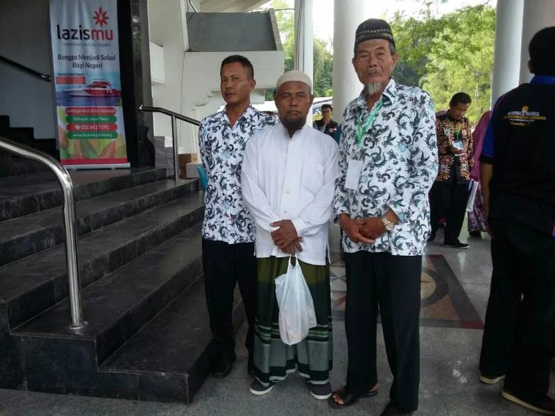Bersarung dan Bersepatu, Pria Ini Tarik Perhatian Peserta Kajian Ramadhan Muhammadiyah Jatim