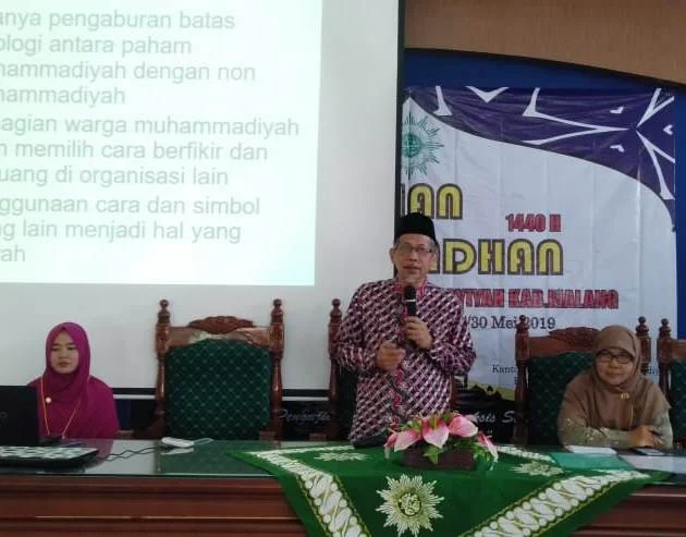 Warga Muhammadiyah Jangan Suka Tergiur Rumput Tetangga Lebih Asyik