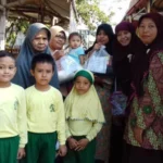 Tebar Zakat Naik Odong-Odong Blusukan ke Kampung