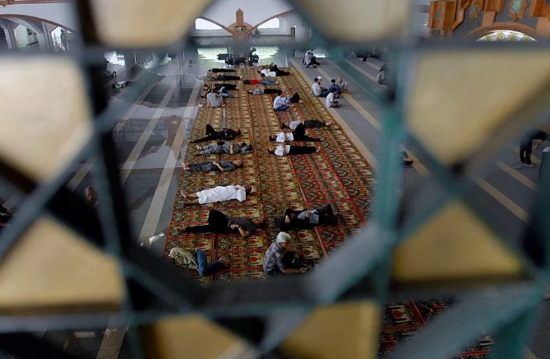 Polemik tentang Hadits Tidurnya Orang Yang Berpuasa sebagai Ibadah