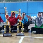Seru! Tim Bulutangkis Ikrom Sabet Juara Tunggal dan Ganda