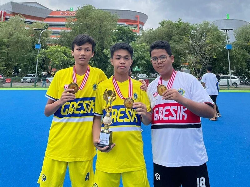 Siswa Spemdalas Antar Tim Hockey Gresik Raih Gold Medal