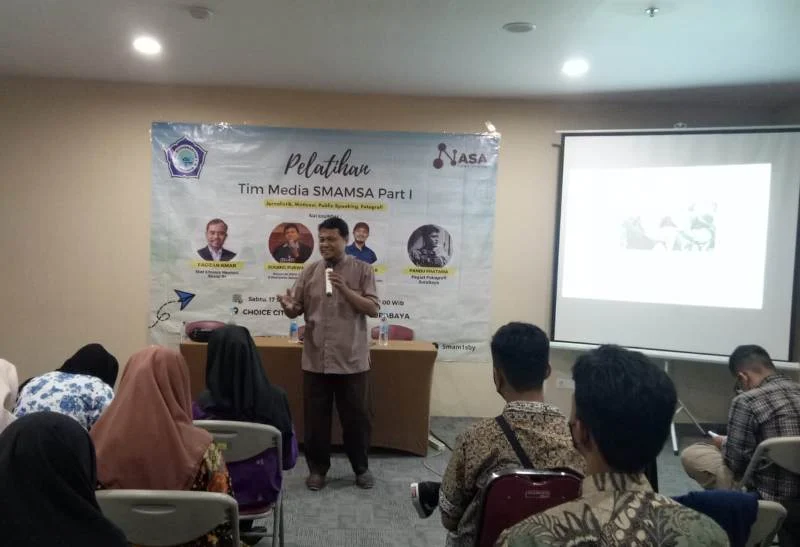 Menulis Jurnalistik Beda dengan Medsos, Ini Kaidahnya