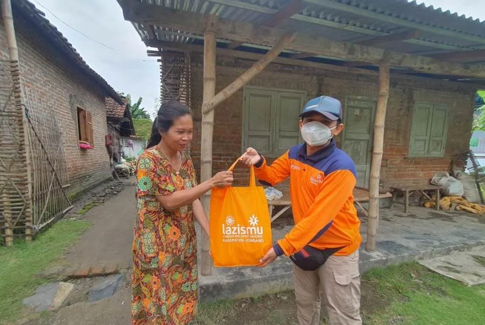 Muhammadiyah Jombang Salurkan Dua Ton Telur bagi Korban Banjir