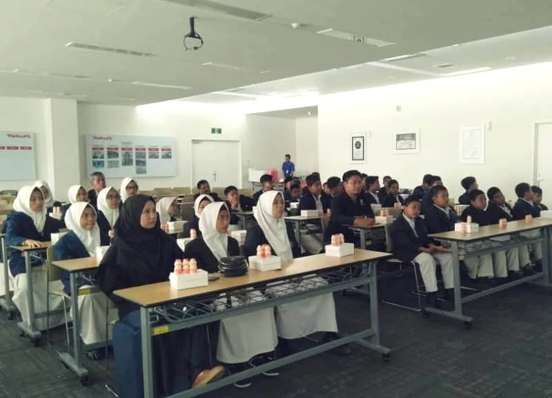 Siswa Madrasah Ikuti Tur Pabrik, Ini yang Dicari