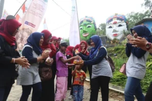 UMM Berbagi Bersama Warga Kampung Wisata 1000 Topeng Kota Malang