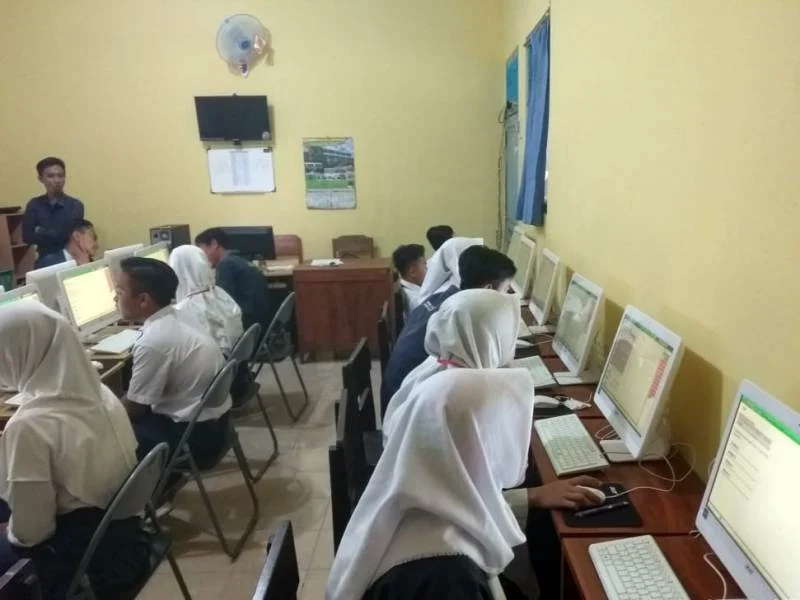 Persiapan UNBK, Siswa Madrasah Ini Ikuti Try Out