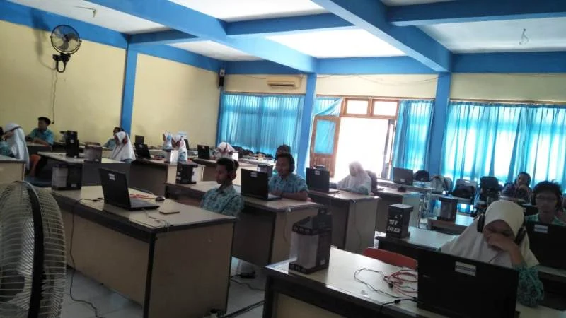 Di Tengah Simulasi UNBK, Ada Doa Murid-Murid Terdengar Aneh